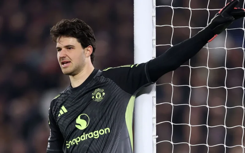 حارس مانشستر يونايتد سين لامينز يصف تجربته الأولى في الدوري الإنجليزي بكلمة مثيرة